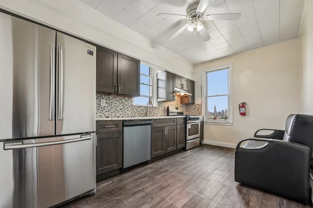 310 PALISADE AVE Union City, NJ 07097
