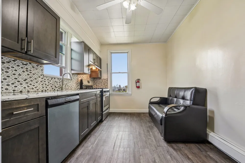 310 PALISADE AVE Union City, NJ 07097