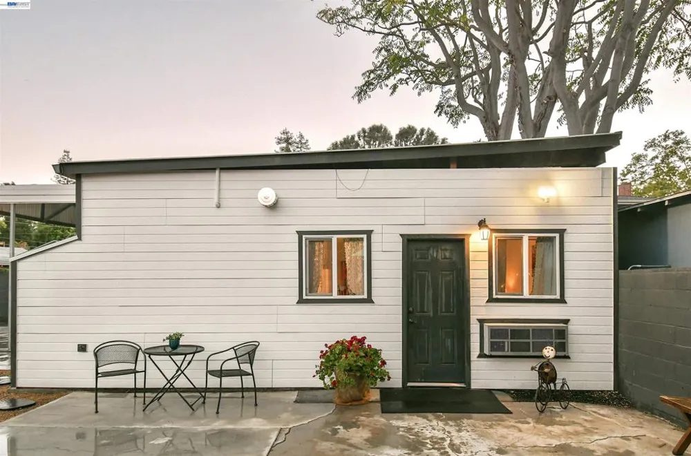 1932 College Ave Livermore, CA 94550