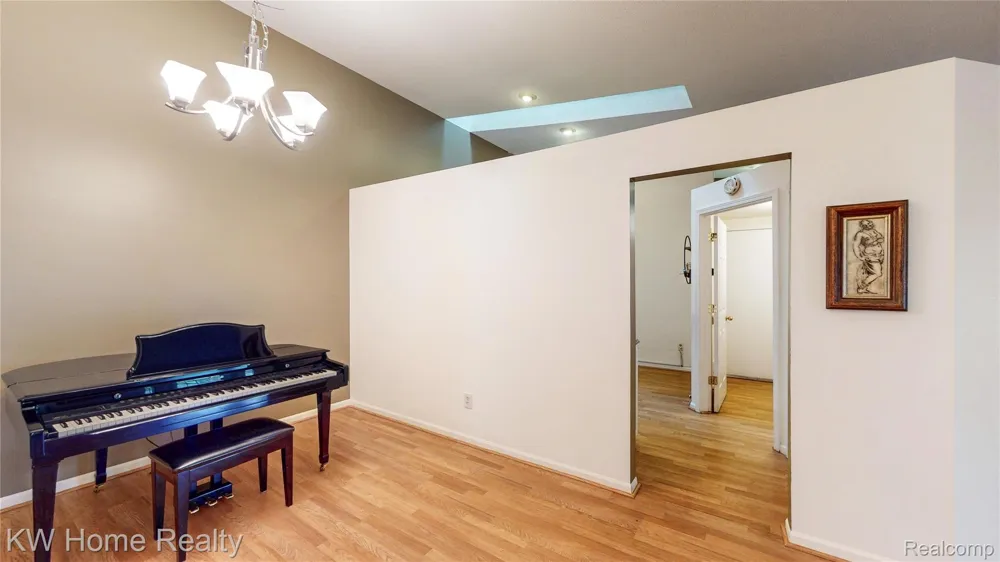 38608 Chessington Farmington Hills City, MI 48331