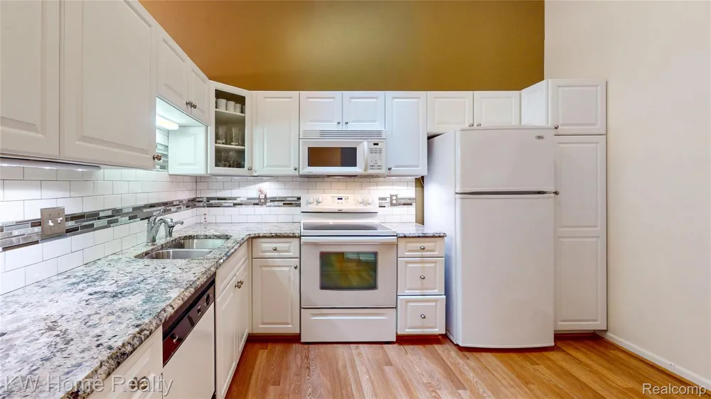38608 Chessington Farmington Hills City, MI 48331