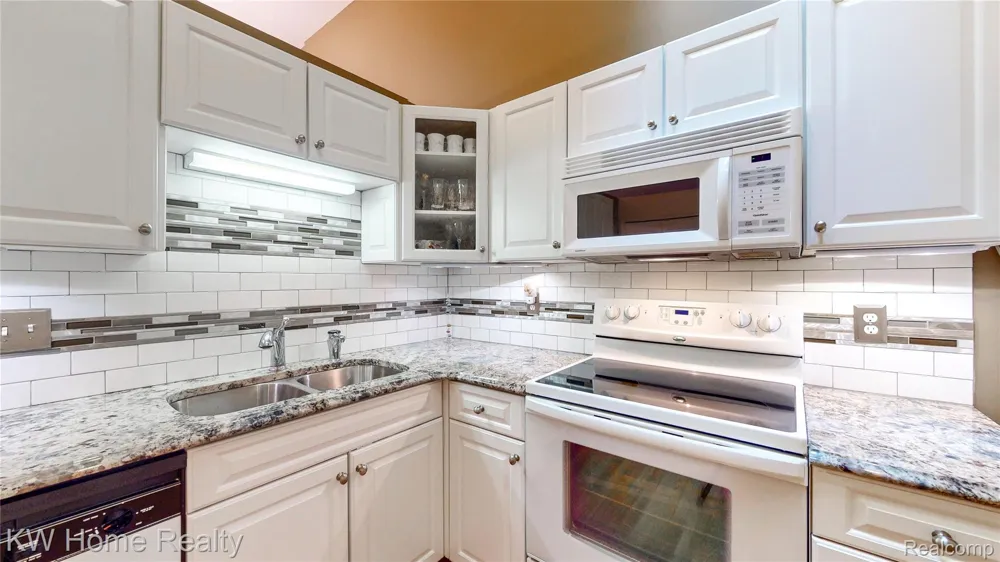 38608 Chessington Farmington Hills City, MI 48331