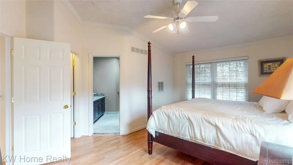 38608 Chessington Farmington Hills City, MI 48331