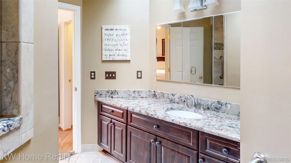 38608 Chessington Farmington Hills City, MI 48331