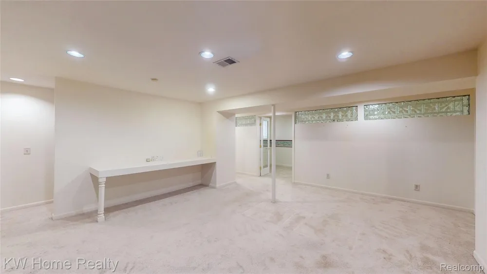 38608 Chessington Farmington Hills City, MI 48331