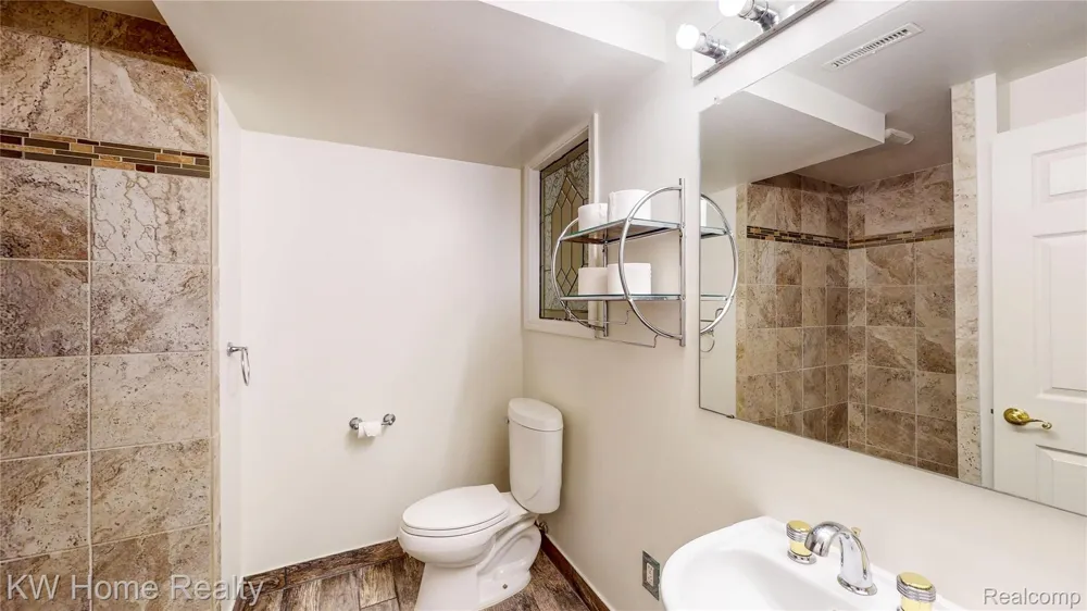 38608 Chessington Farmington Hills City, MI 48331