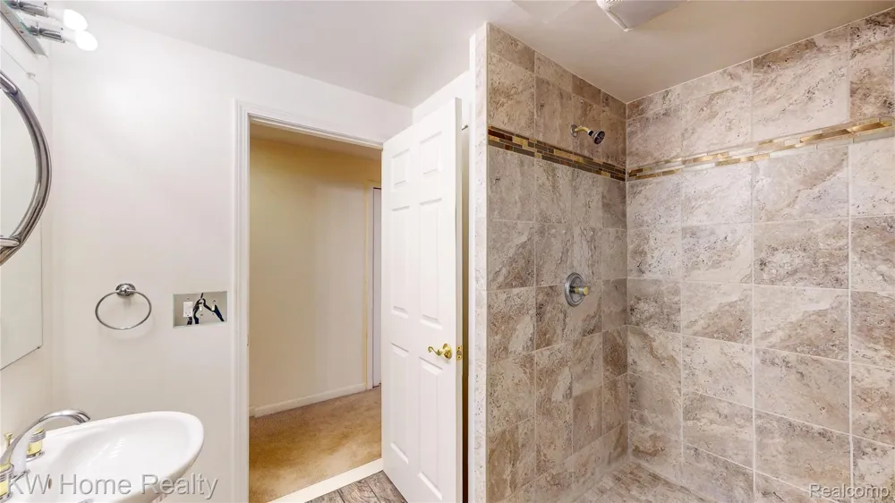 38608 Chessington Farmington Hills City, MI 48331