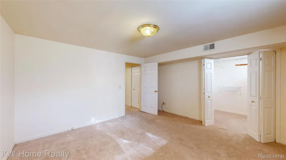 38608 Chessington Farmington Hills City, MI 48331