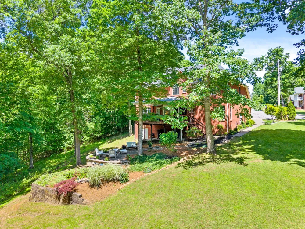274 Yearling Trce Pleasant View, TN 37146