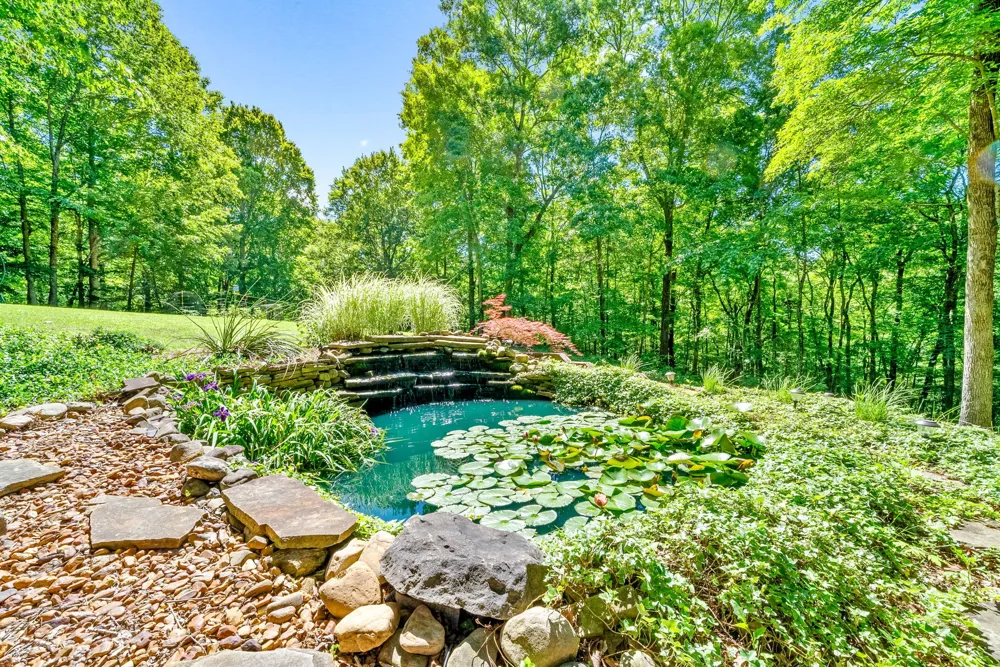 274 Yearling Trce Pleasant View, TN 37146