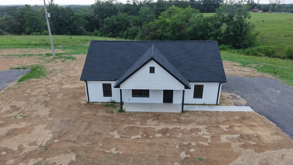 4677 Scottsville Rd Lafayette, TN 37083