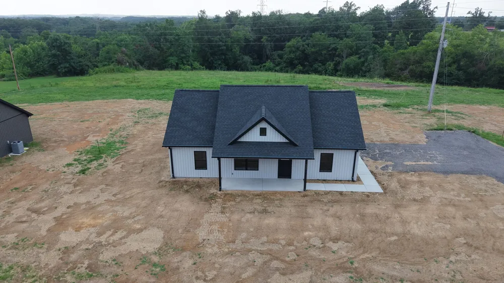 4677 Scottsville Rd Lafayette, TN 37083