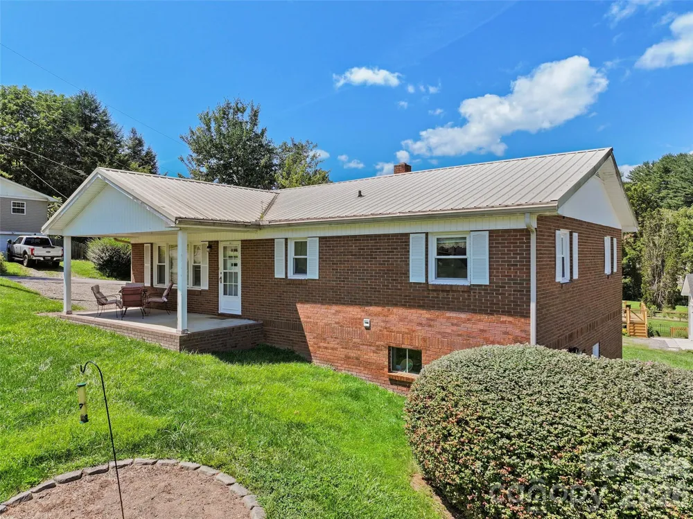354 Oakdale Road Waynesville, NC 28786