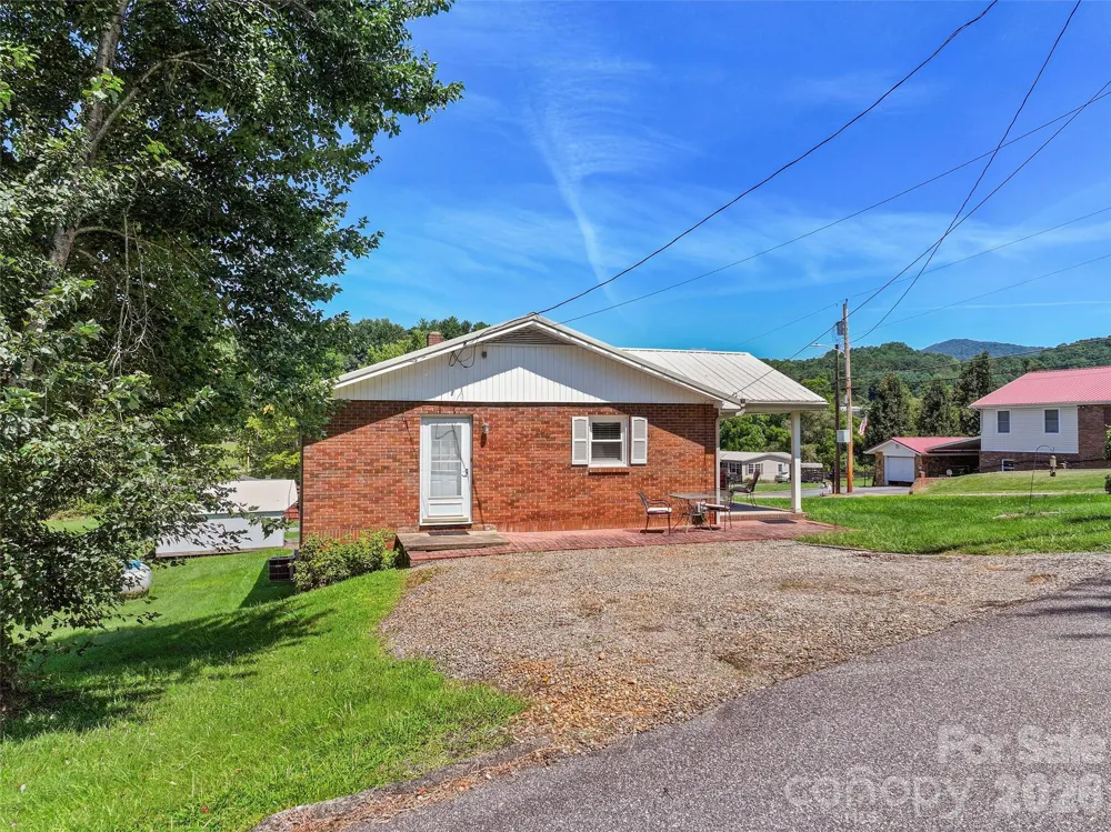 354 Oakdale Road Waynesville, NC 28786
