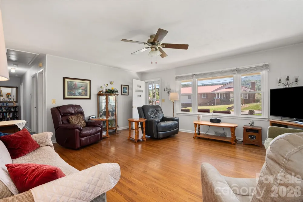 354 Oakdale Road Waynesville, NC 28786