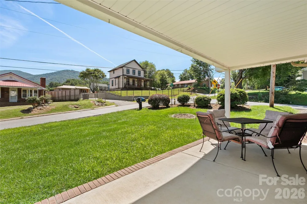 354 Oakdale Road Waynesville, NC 28786