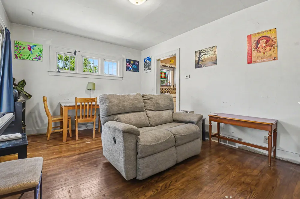 4858 Walton Avenue SW Wyoming, MI 49548