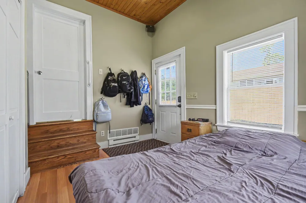4858 Walton Avenue SW Wyoming, MI 49548