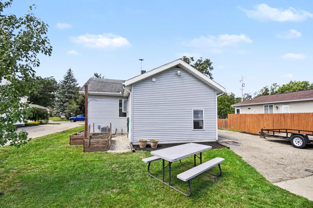 4858 Walton Avenue SW Wyoming, MI 49548
