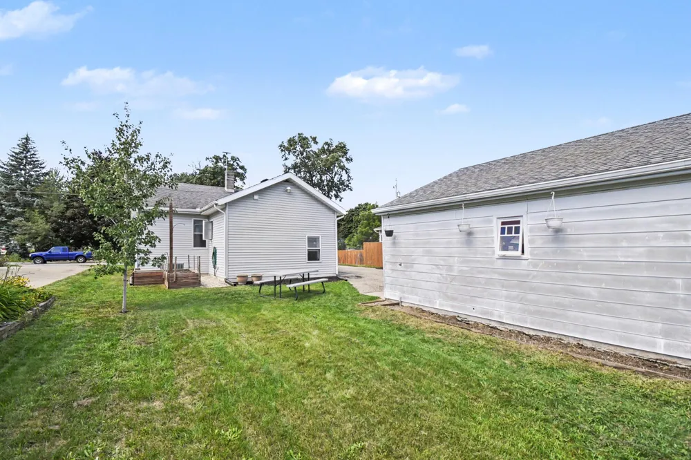 4858 Walton Avenue SW Wyoming, MI 49548