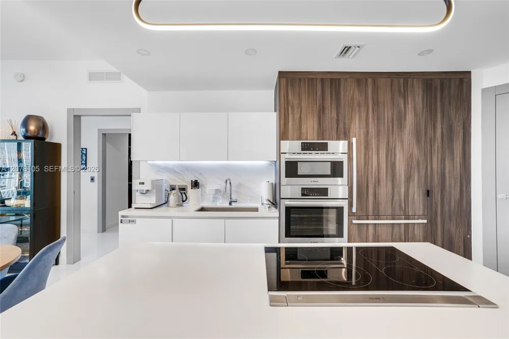 851 NE 1st Ave #1408 Miami, FL 33132