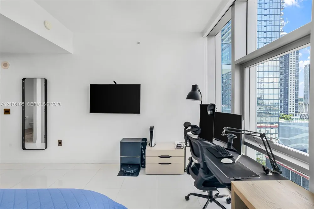 851 NE 1st Ave #1408 Miami, FL 33132