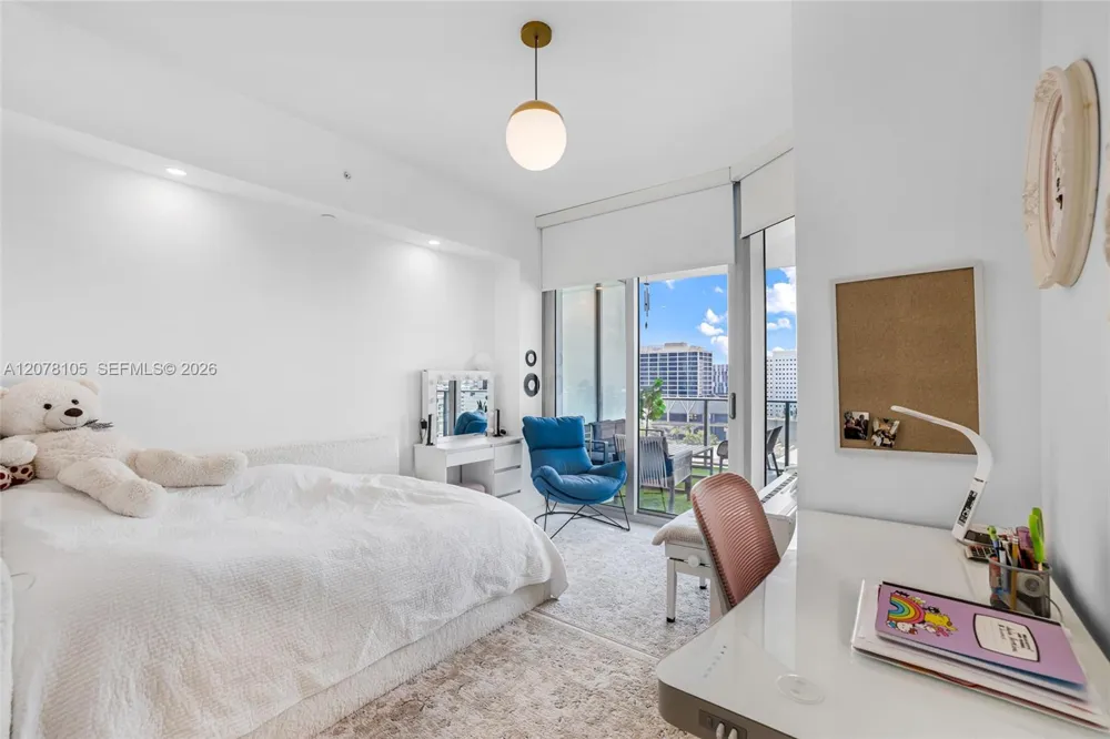 851 NE 1st Ave #1408 Miami, FL 33132