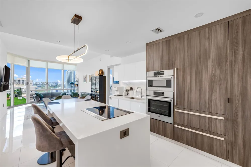 851 NE 1st Ave #1408 Miami, FL 33132