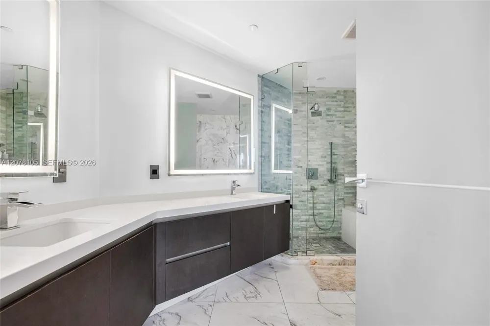 851 NE 1st Ave #1408 Miami, FL 33132