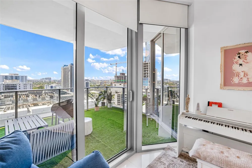 851 NE 1st Ave #1408 Miami, FL 33132
