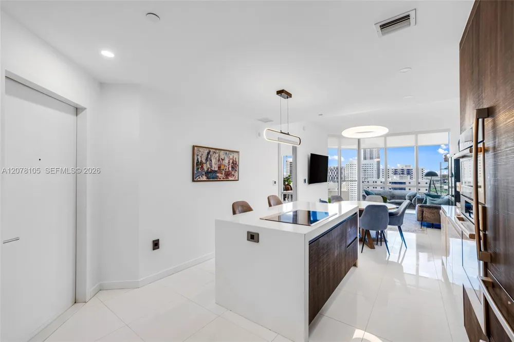 851 NE 1st Ave #1408 Miami, FL 33132