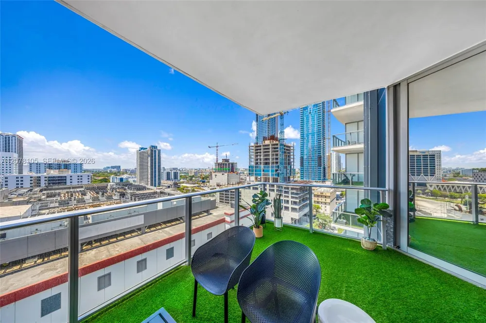 851 NE 1st Ave #1408 Miami, FL 33132
