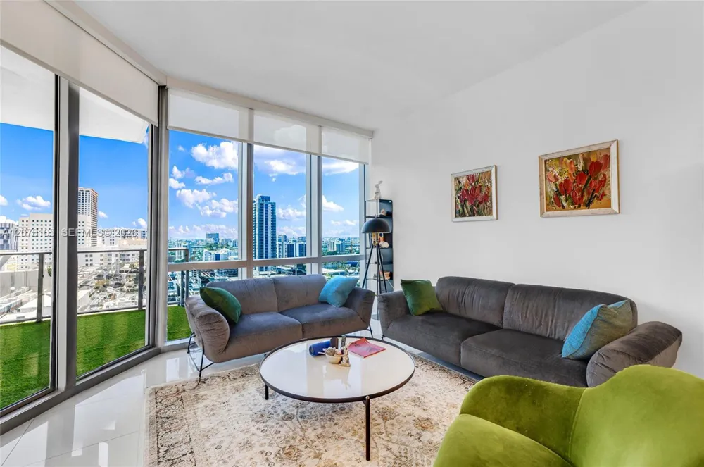 851 NE 1st Ave #1408 Miami, FL 33132
