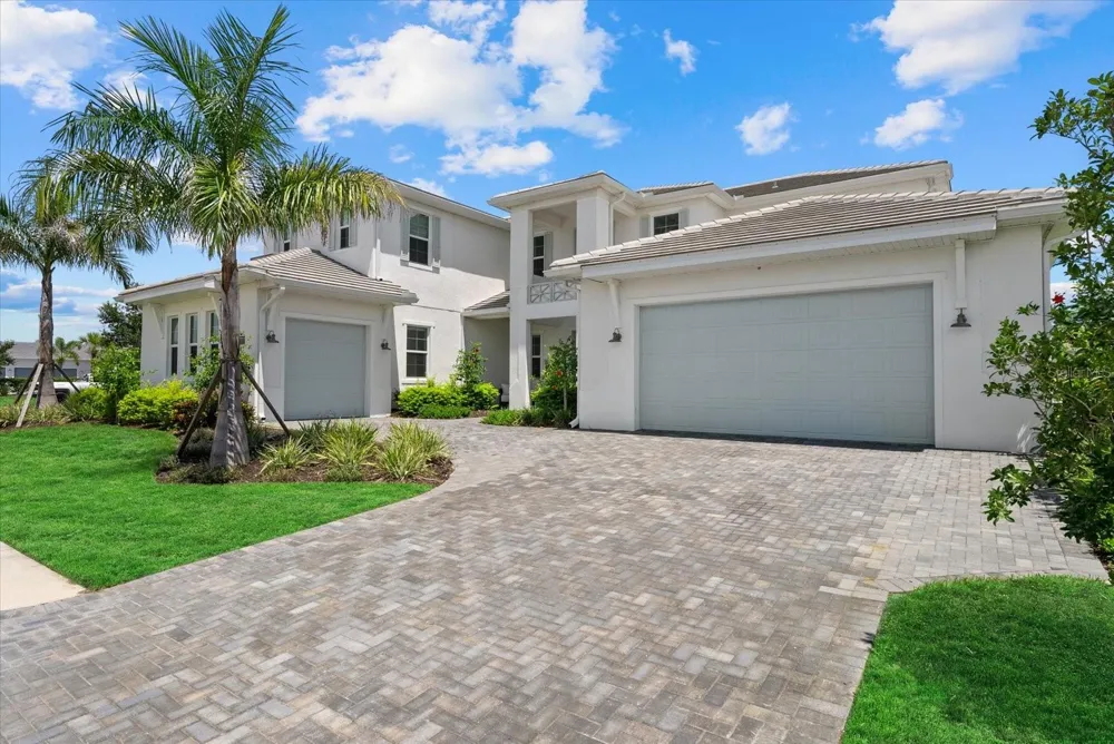 8129 NEVIS RUN Lakewood Ranch, FL 34202