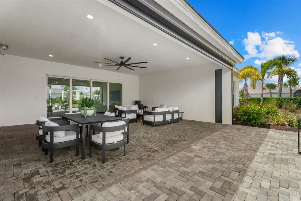 8129 NEVIS RUN Lakewood Ranch, FL 34202