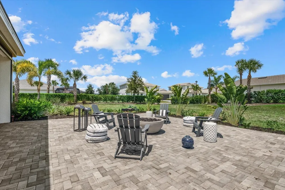 8129 NEVIS RUN Lakewood Ranch, FL 34202