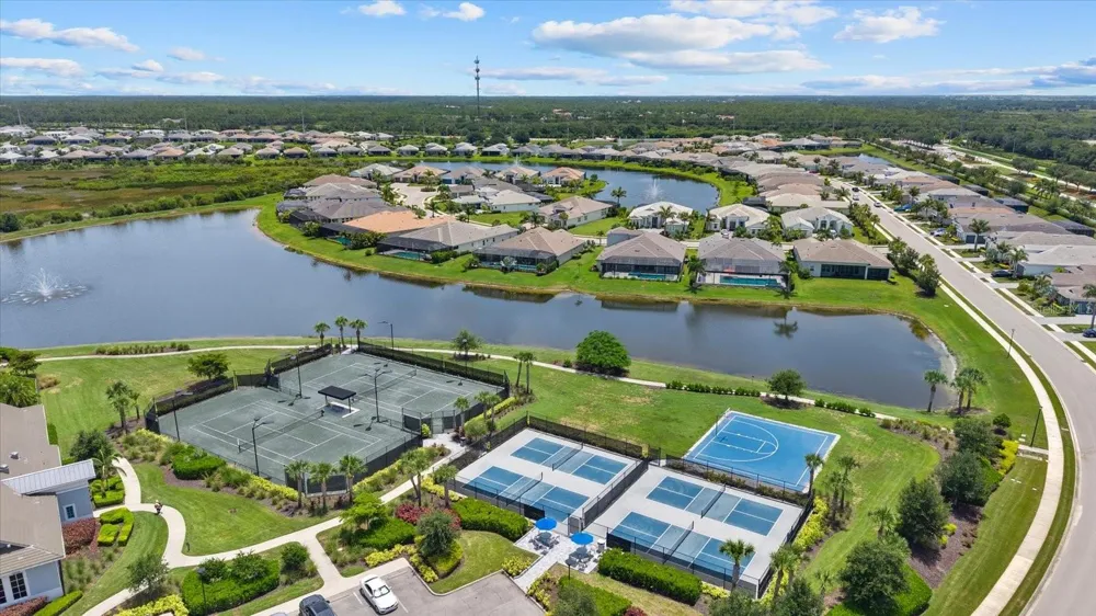 8129 NEVIS RUN Lakewood Ranch, FL 34202