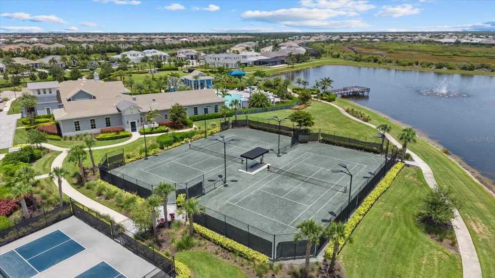 8129 NEVIS RUN Lakewood Ranch, FL 34202
