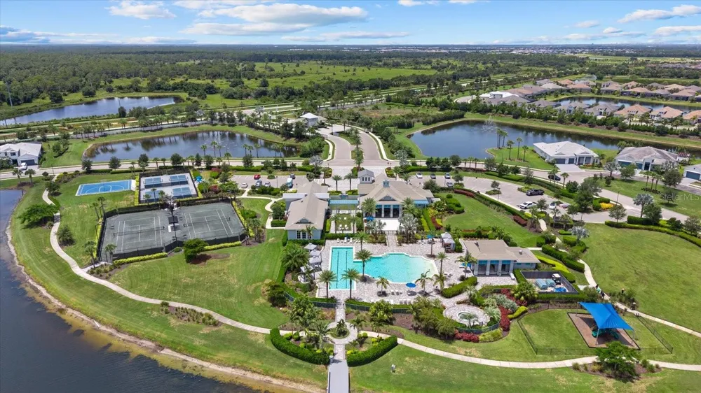 8129 NEVIS RUN Lakewood Ranch, FL 34202