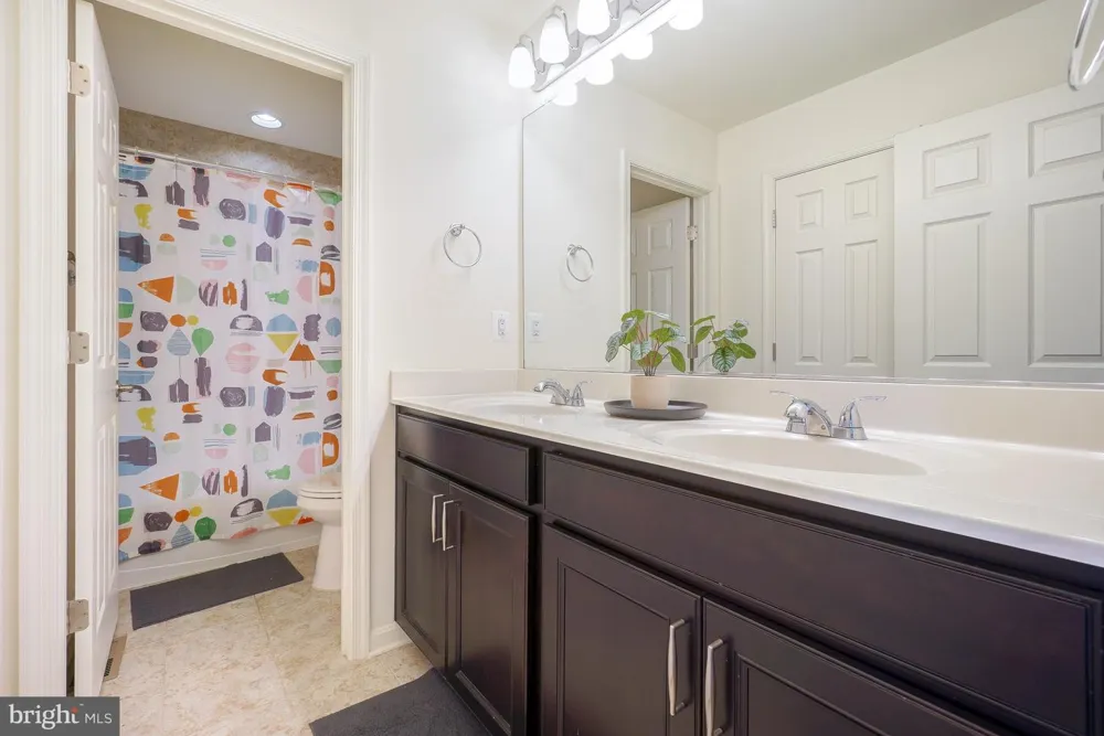21521 WILLOW BREEZE SQUARE Ashburn, VA 20147