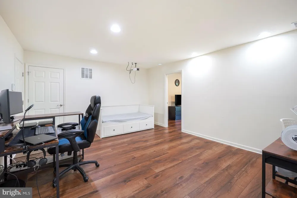21521 WILLOW BREEZE SQUARE Ashburn, VA 20147