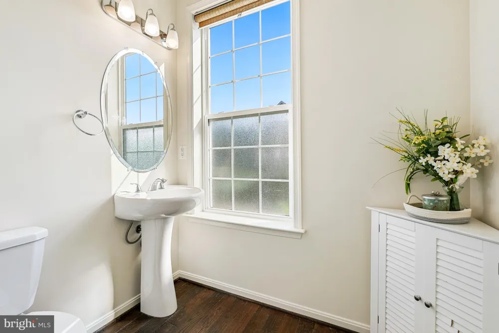 21521 WILLOW BREEZE SQUARE Ashburn, VA 20147