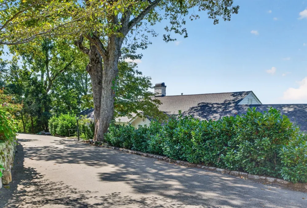 424 W Brow Road Lookout Mountain, TN 37350