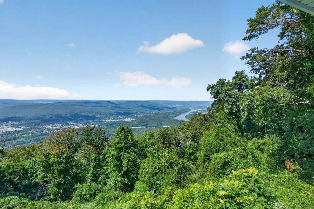 424 W Brow Road Lookout Mountain, TN 37350