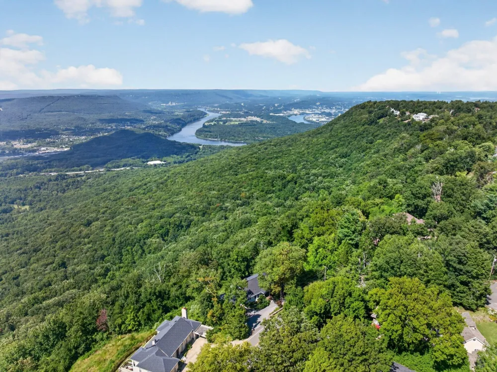 424 W Brow Road Lookout Mountain, TN 37350