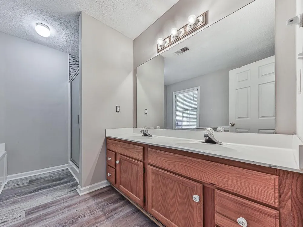 650 Radford Circle Woodstock, GA 30188