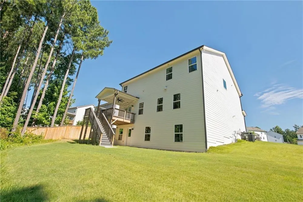 136 Ledgemont Way Acworth, GA 30101