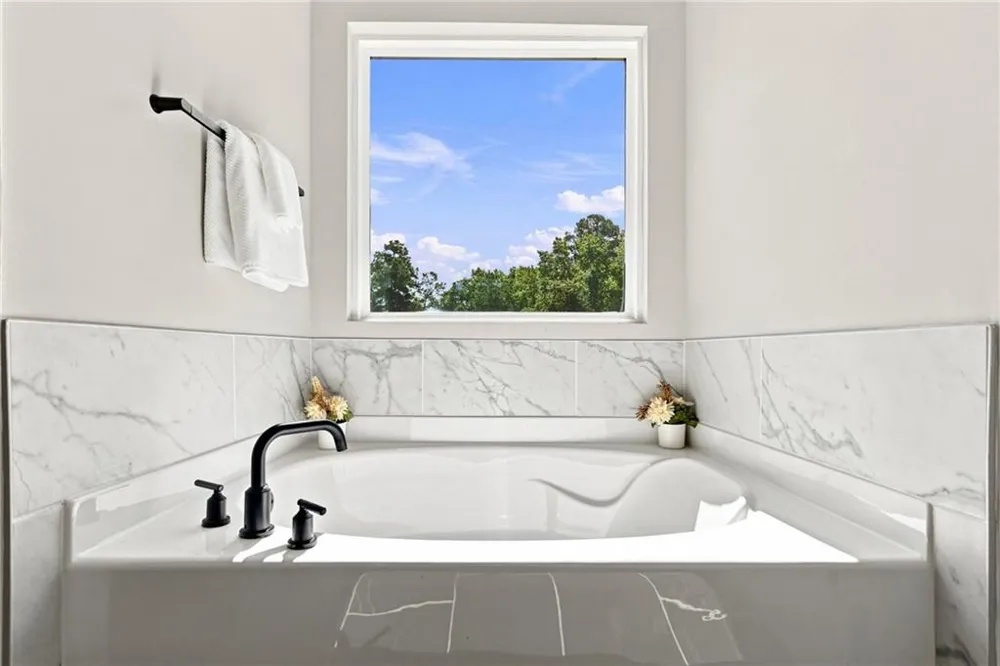 136 Ledgemont Way Acworth, GA 30101