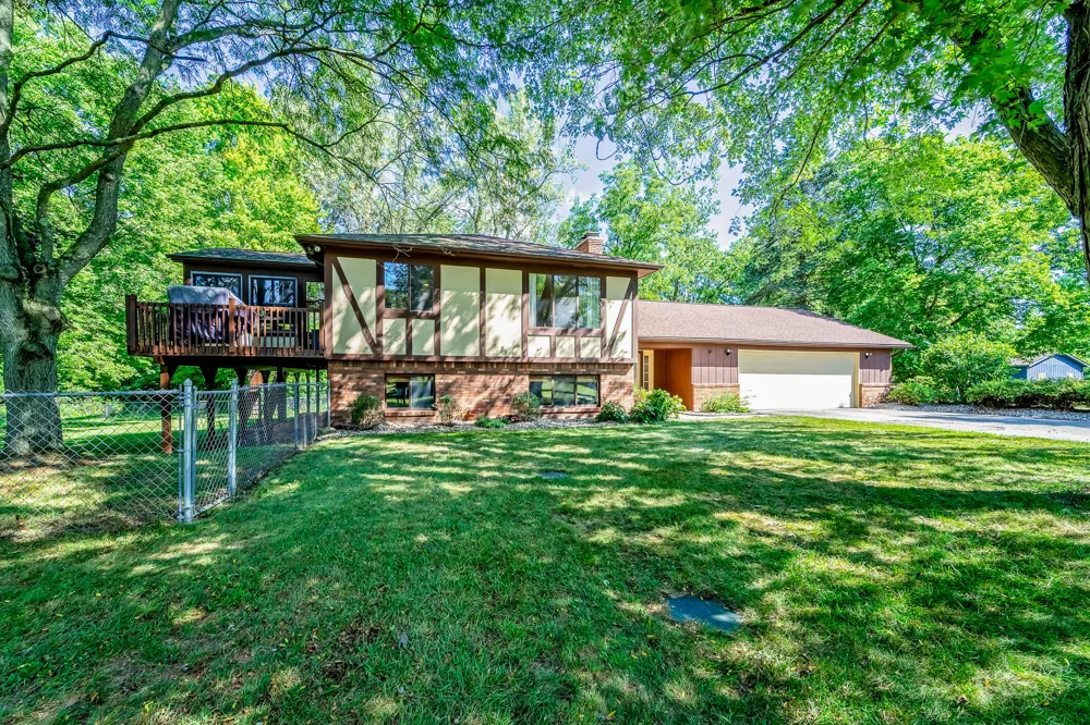 6549 Napier Road Plymouth, MI 48170
