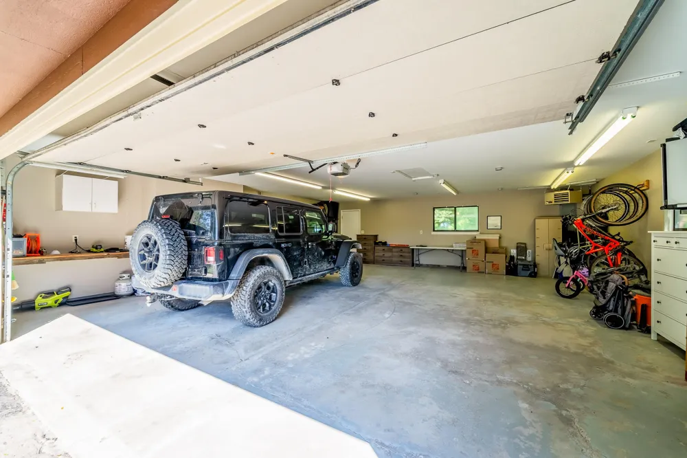 6549 Napier Road Plymouth, MI 48170